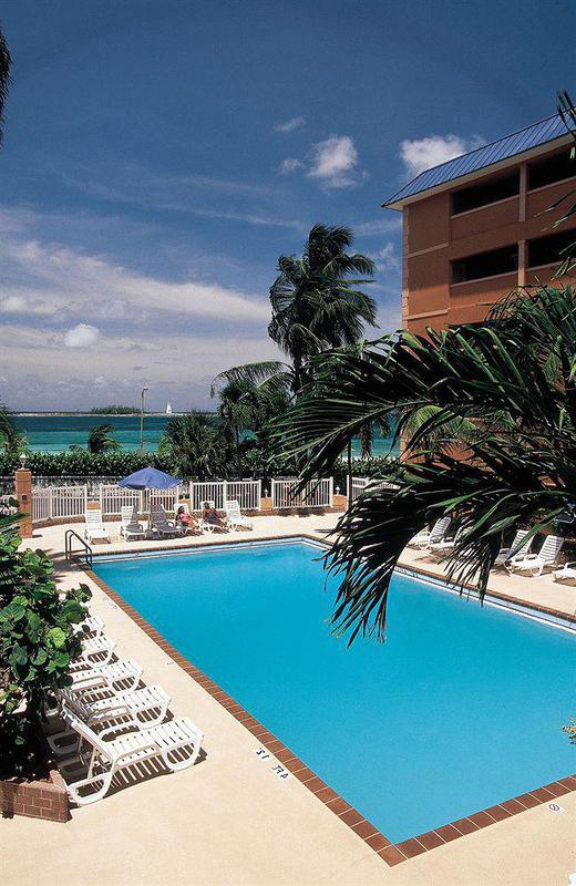 Отель Nassau Palm Экстерьер фото